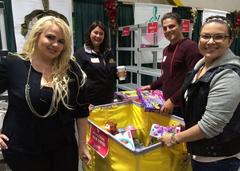 La Jolla businesses give back for the holidays and could use more help