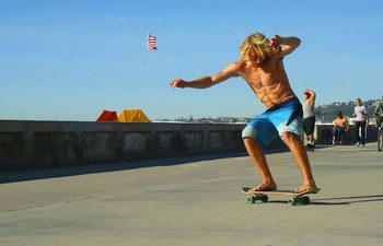 Hennessey’s hosts neighborhood cleanup