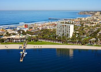 In-water displays mark sixth Sunroad boat show