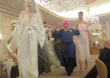 La Jolla businesses give back for the holidays and could use more help