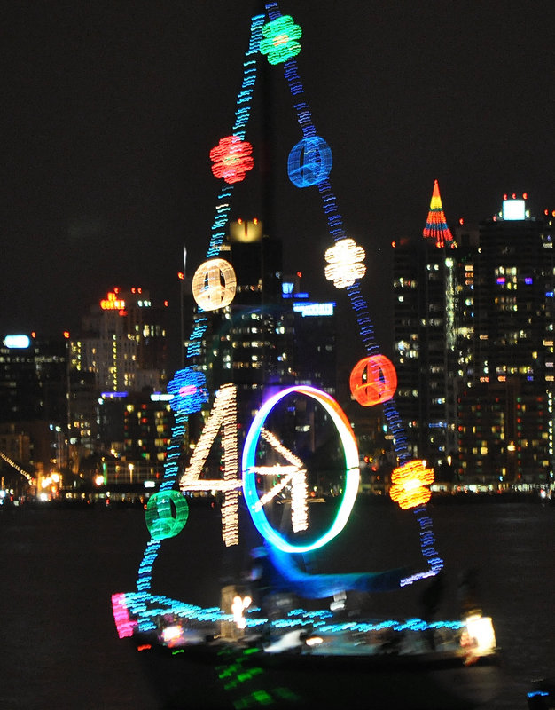 Annual Parade of Lights bathes San Diego Bay