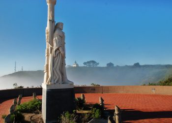 Math guru, musical magician enraptures students