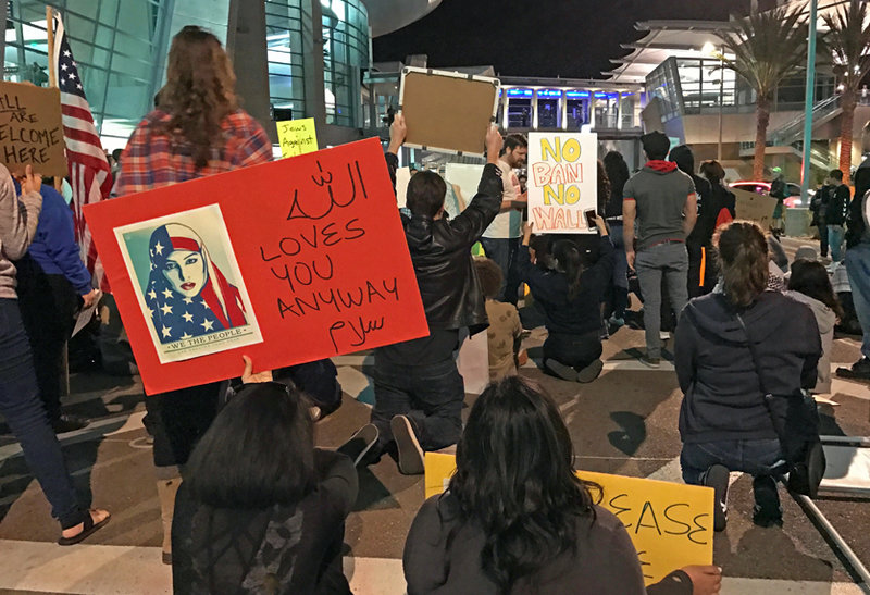 Thousands protest refugee ban at San Diego Airport