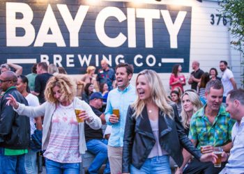 Creative arts student receives Rebecca Lenci scholarship at Point Loma High