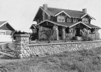 FIELD VIEW: RT’s Longboard Grill: your best bet for smack talk when the Bolts visit Patriots