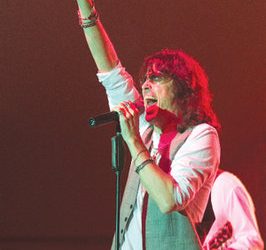 Foreigner rocks Bishop’s auction