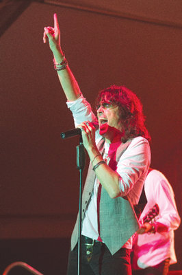 Foreigner rocks Bishop’s auction