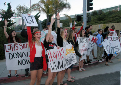 Honk for school funding: LJHS students hold rally to 'conquer the cuts'