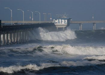 Whompin' waves roll in