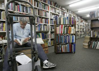 Students support seals via protests