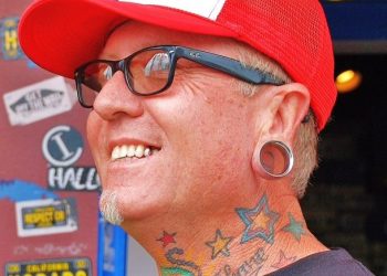 Point Loma students speak out against SeaWorld's orca shows; school board passes resolution calling for animal sanctuaries