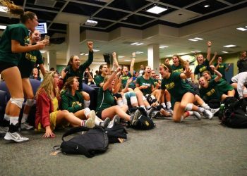 Padres to add new social space in right-center field