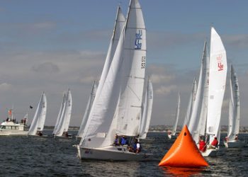 Crew Classic rows into town