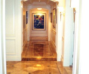 New boutique, Bikini Week, hats and horses