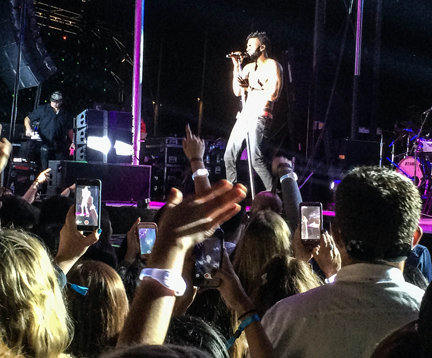 Jason Derulo gives energetic performance on bayfront