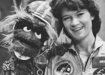 Get out of your bubble,' Reich urges 400 at wage parley